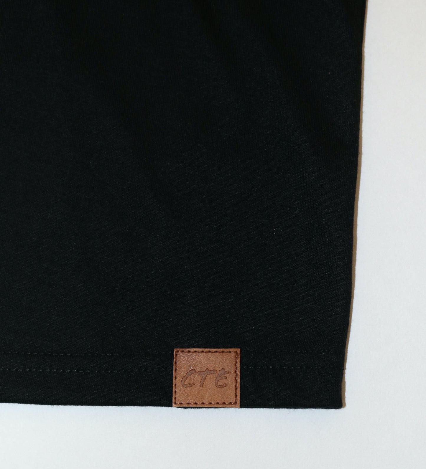 V-Neck Short Sleeve - Black