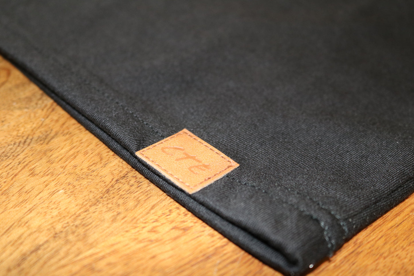 V-Neck Short Sleeve - Black